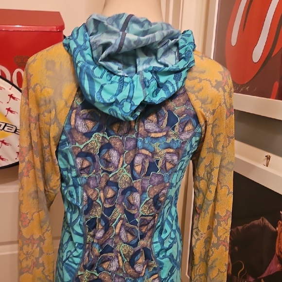 Maaji Teal and Gray Patterned Garment - Picture 5 of 8